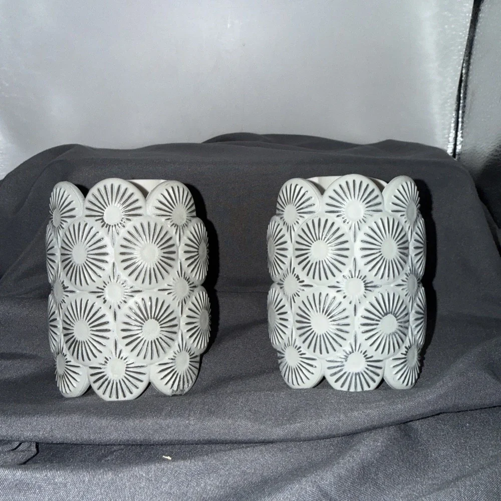 Set Of 2 YANKEE CANDLE SCENTPLUG DIFFUSER Glazed & Embossed Burst w/ NIGHT LIGHT